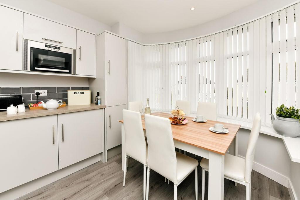 Just Stay Wales Swansea Extérieur photo