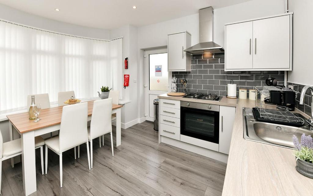 Just Stay Wales Swansea Extérieur photo